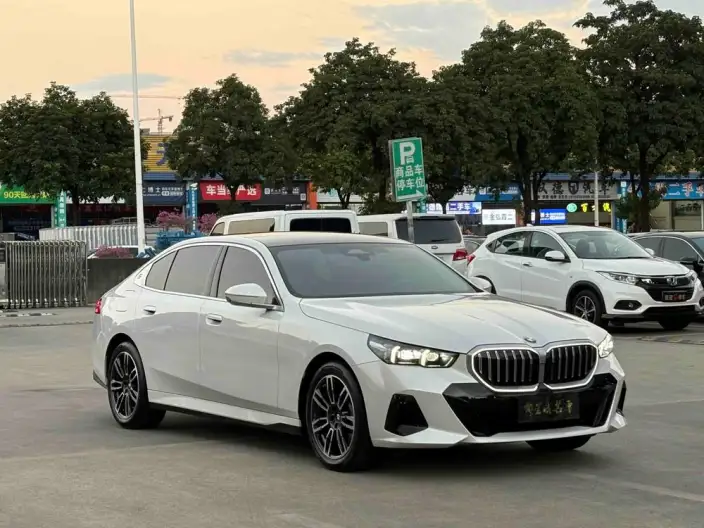 BMW 5 Series 2026 Model 530Li Leading Model M Sports Set – фото 3
