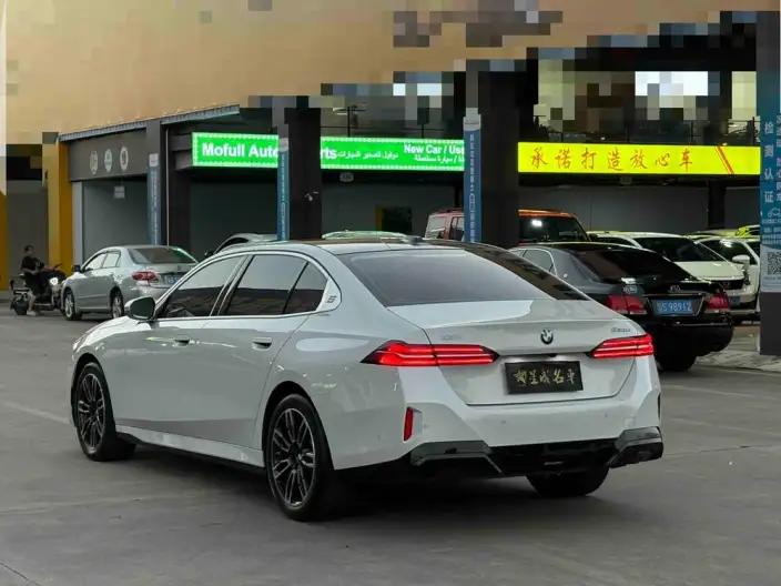 BMW 5 Series 2026 Model 530Li Leading Model M Sports Set – фото 4