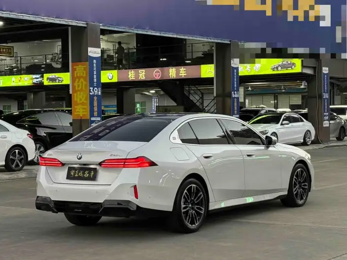 BMW 5 Series 2026 Model 530Li Leading Model M Sports Set – фото 6