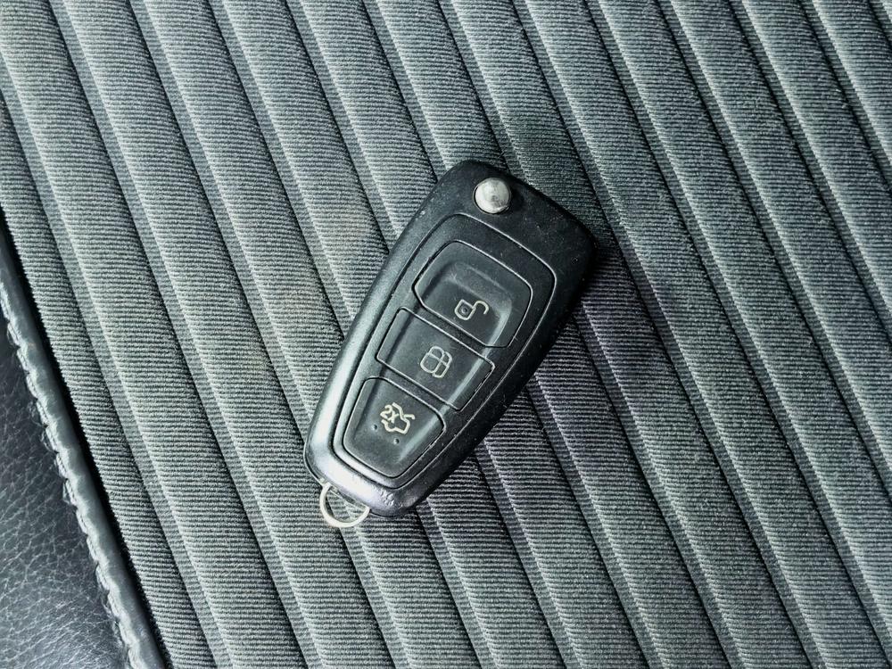Ford Focus 2015 модификация лян кузов 1.6L автоматическое Fashion тип – фото 11
