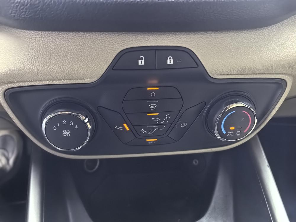 Ford Escort 2015 модификация 1.5L автоматическое Com f ort – фото 11