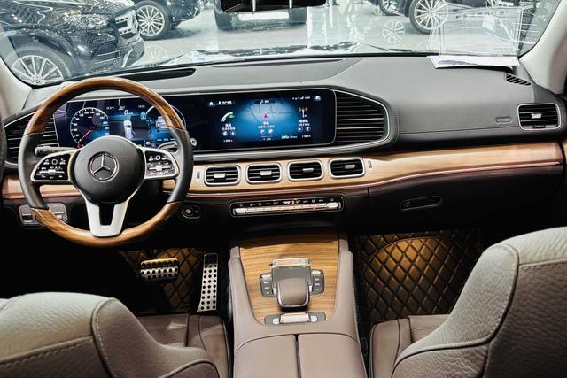 Mercedes-Benz GLS 2023 GLS 450 4MATIC Luxury – фото 8