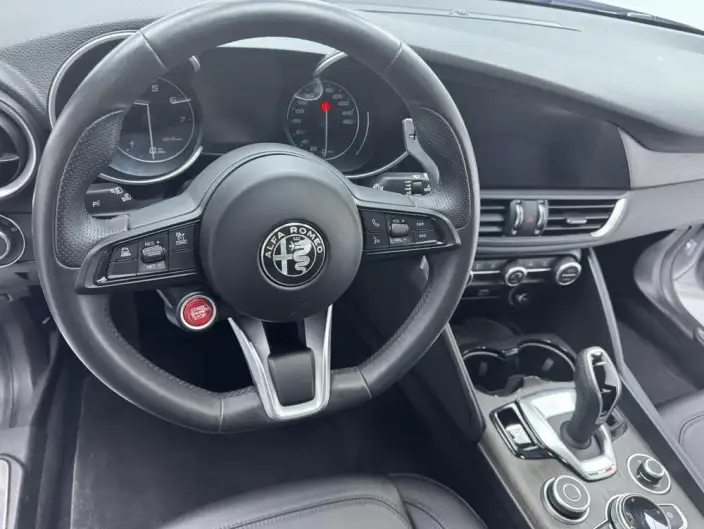 Alfa Romeo Giulia 2022 Model 2.0T 280HP Ti Driver-controlled Edition – фото 7