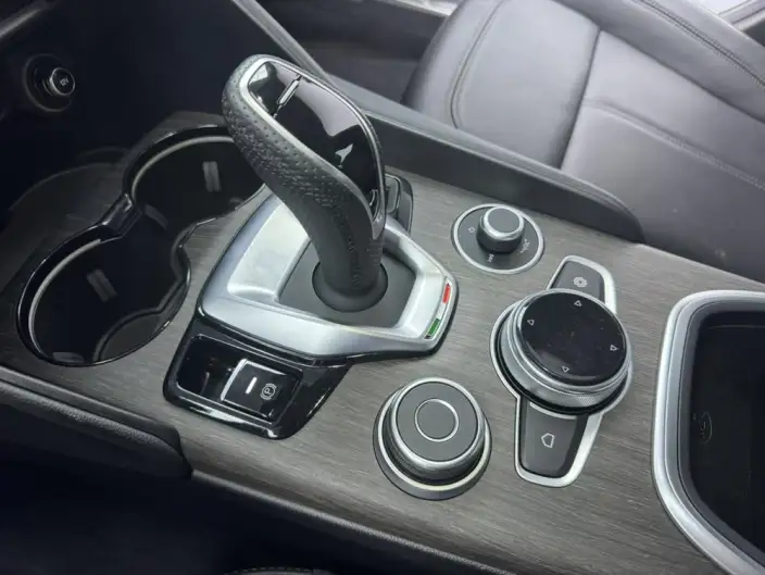 Alfa Romeo Giulia 2022 Model 2.0T 280HP Ti Driver-controlled Edition – фото 8