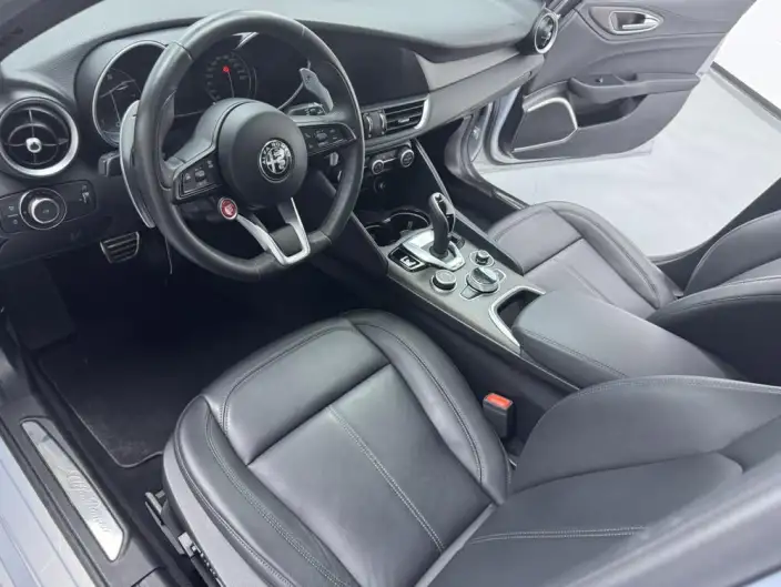 Alfa Romeo Giulia 2022 Model 2.0T 280HP Ti Driver-controlled Edition – фото 9