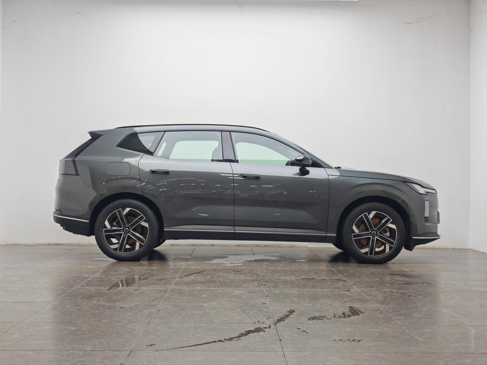 Volvo XC70 2026 модификация 2WD Long Battery Li f e Pro Core – фото 8