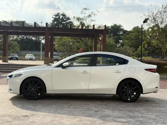 Mazda3 Axela 2023 Model 2.0L Automatic Zhi Shine Edition