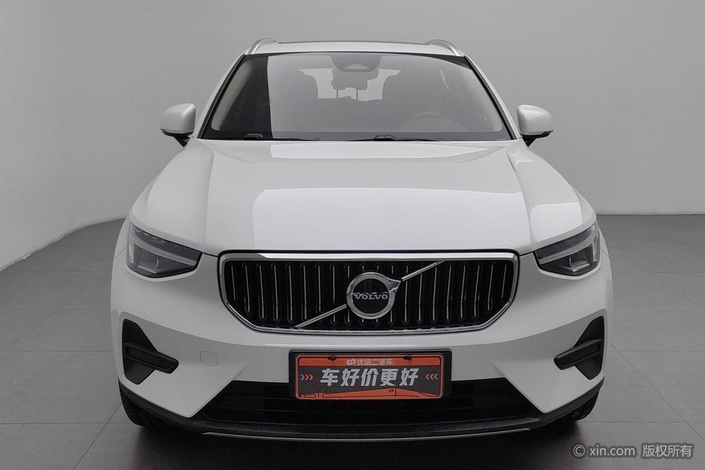 Volvo XC40 2025 Model B4 All-Wheel Drive Smart Long-Range Luxury Edition – фото 2