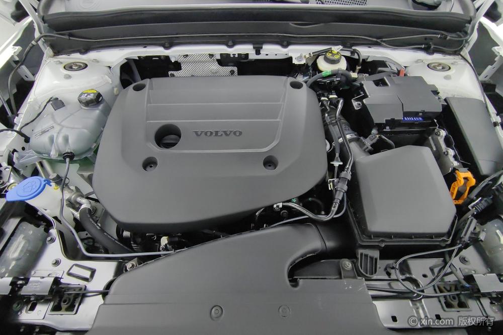 Volvo XC40 2025 Model B4 All-Wheel Drive Smart Long-Range Luxury Edition – фото 5