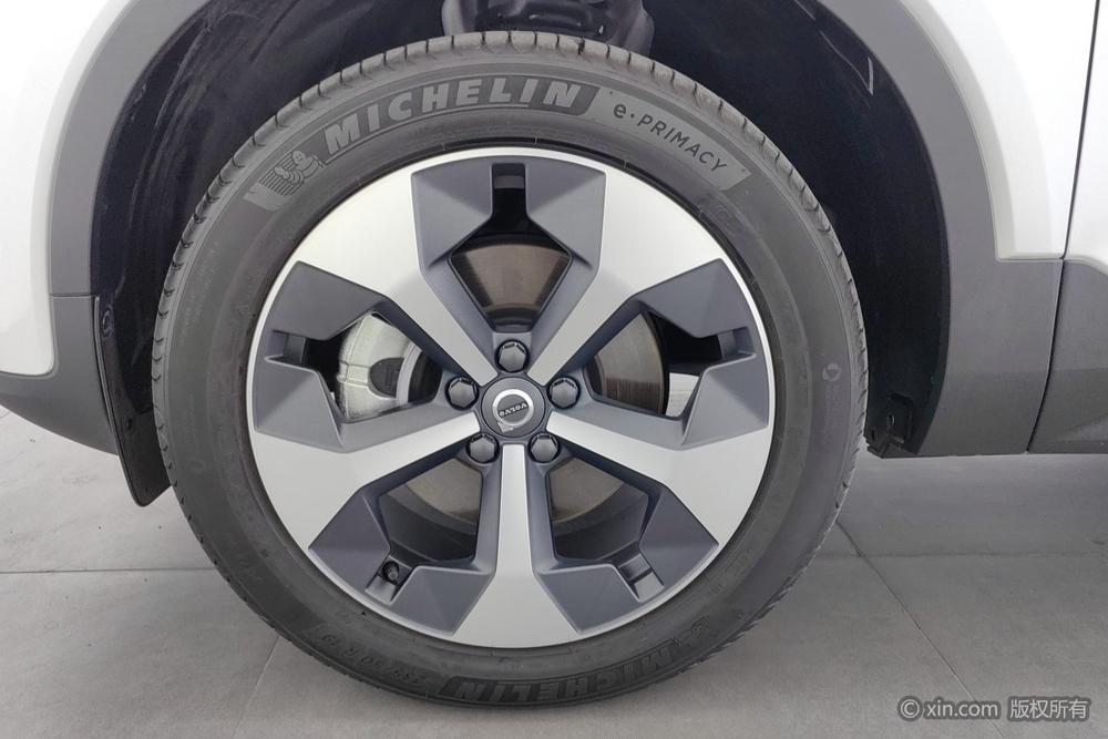 Volvo XC40 2025 Model B4 All-Wheel Drive Smart Long-Range Luxury Edition – фото 10