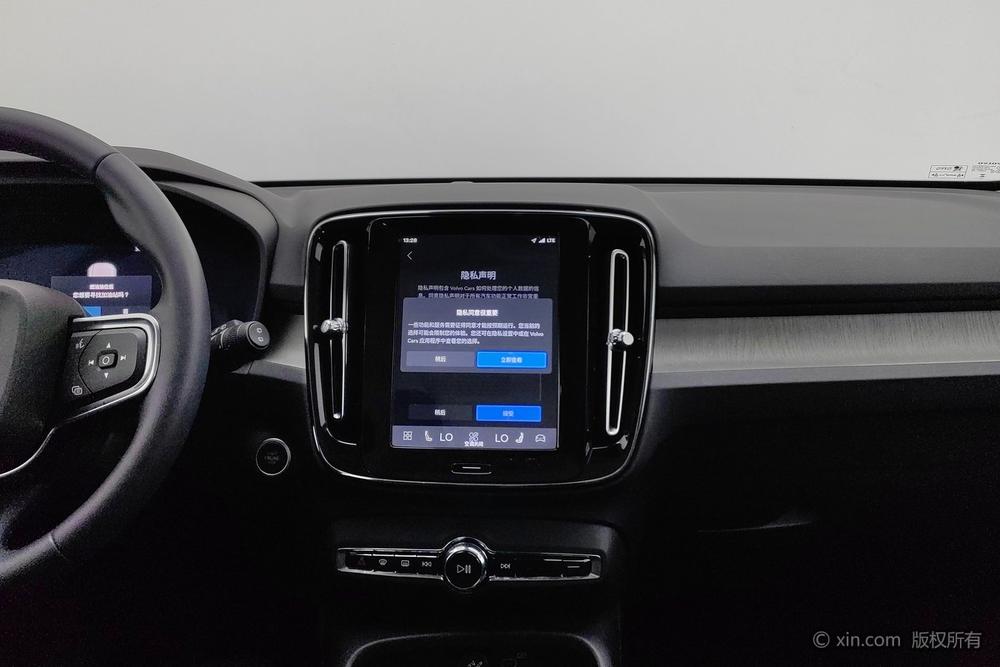 Volvo XC40 2025 Model B4 All-Wheel Drive Smart Long-Range Luxury Edition – фото 11
