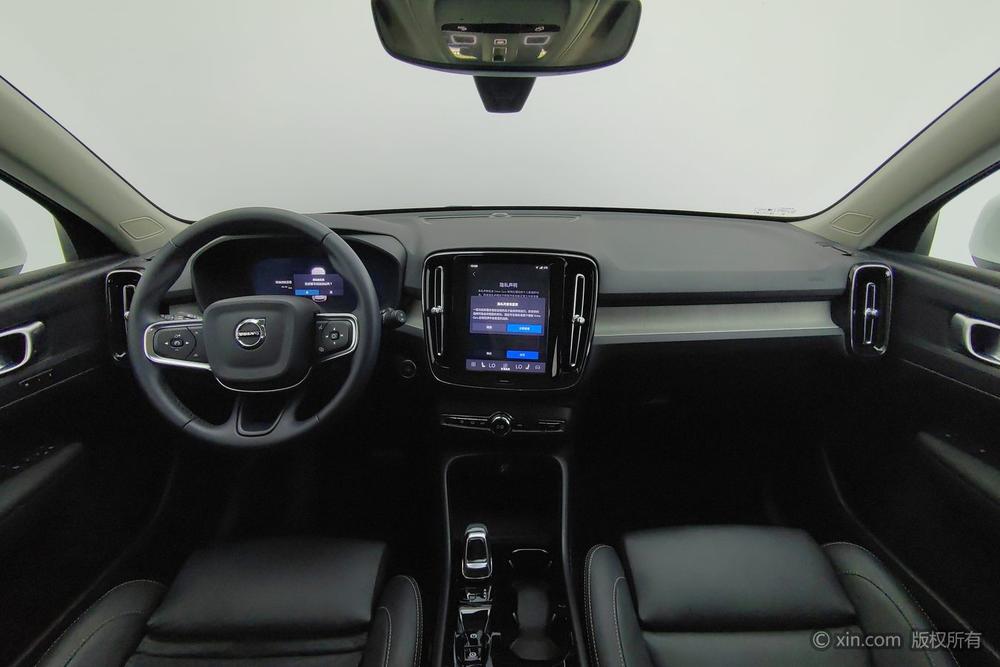 Volvo XC40 2025 Model B4 All-Wheel Drive Smart Long-Range Luxury Edition – фото 13
