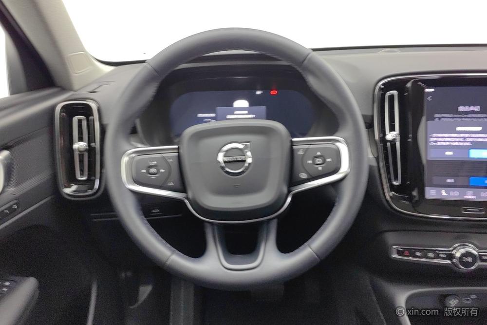 Volvo XC40 2025 Model B4 All-Wheel Drive Smart Long-Range Luxury Edition – фото 14