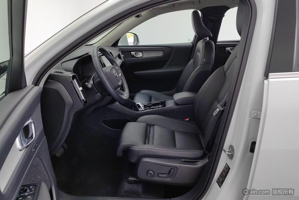 Volvo XC40 2025 Model B4 All-Wheel Drive Smart Long-Range Luxury Edition – фото 17