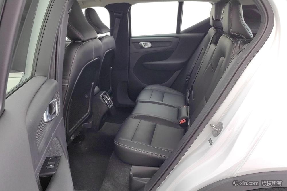 Volvo XC40 2025 Model B4 All-Wheel Drive Smart Long-Range Luxury Edition – фото 19