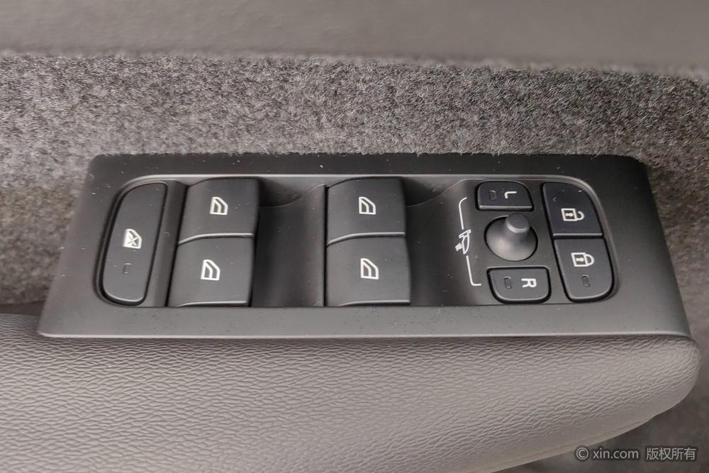 Volvo XC40 2025 Model B4 All-Wheel Drive Smart Long-Range Luxury Edition – фото 22