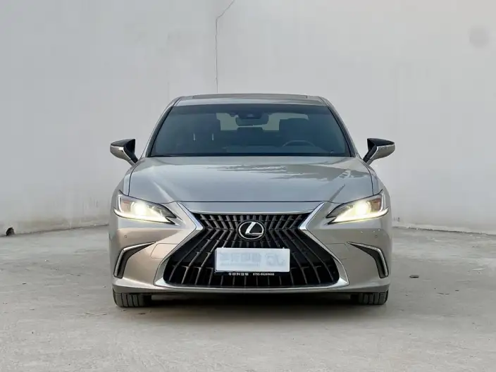 Lexus ES 2022 Model 300h Superior Edition
