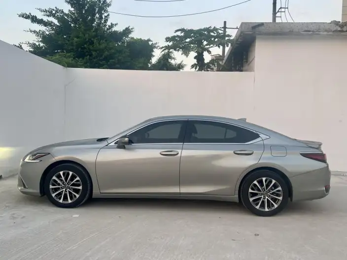 Lexus ES 2022 Model 300h Superior Edition