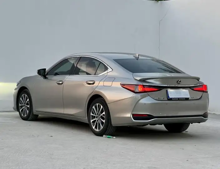 Lexus ES 2022 Model 300h Superior Edition
