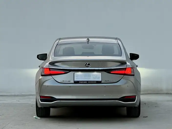Lexus ES 2022 Model 300h Superior Edition – фото 5