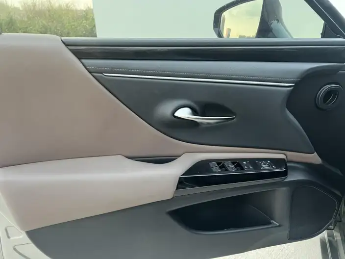 Lexus ES 2022 Model 300h Superior Edition – фото 9