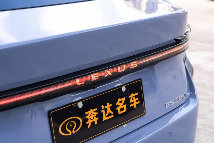 Lexus ES 2026 Model 300h – фото 7