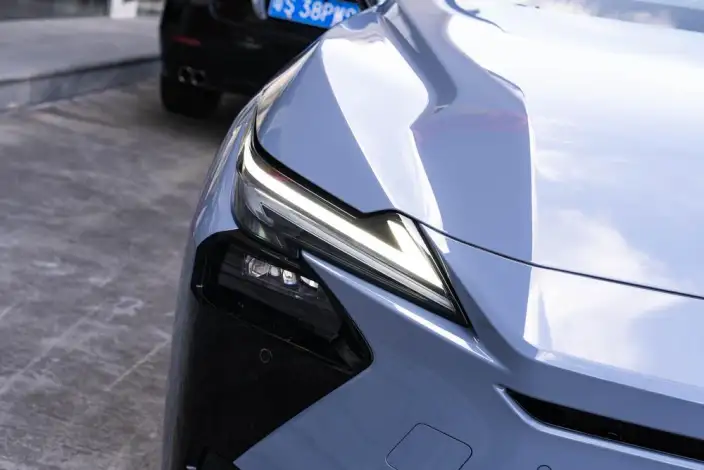 Lexus ES 2026 Model 300h – фото 8