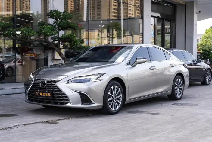 Lexus ES 2025 Model 300h Premium