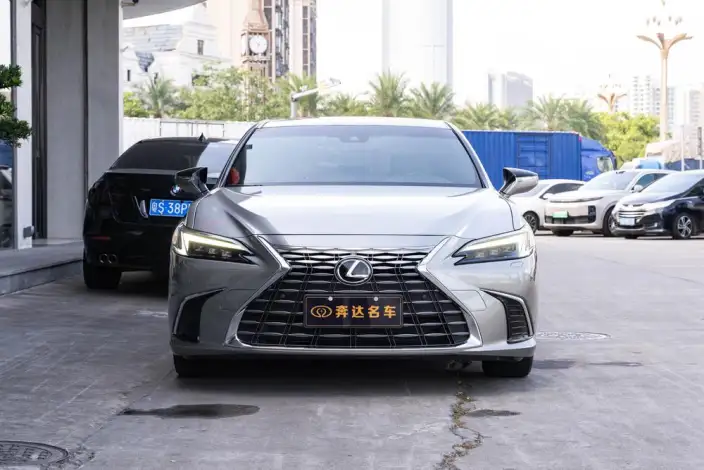 Lexus ES 2025 Model 300h Premium