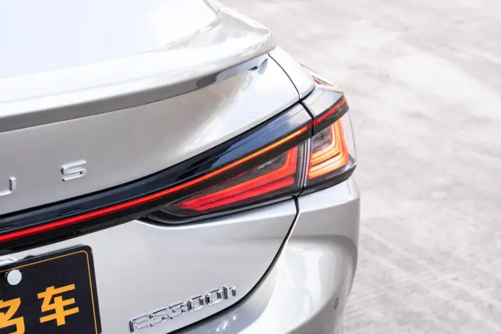 Lexus ES 2025 Model 300h Premium – фото 7