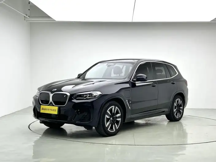 BMW iX3 2024 Model Leading Model