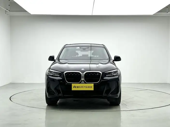 BMW iX3 2024 Model Leading Model