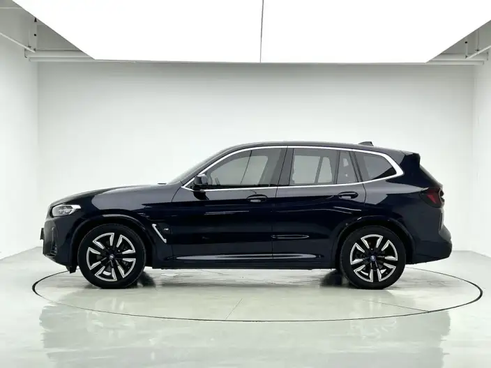 BMW iX3 2024 Model Leading Model