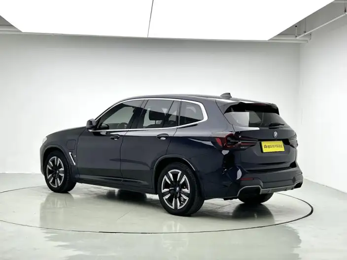 BMW iX3 2024 Model Leading Model – фото 5