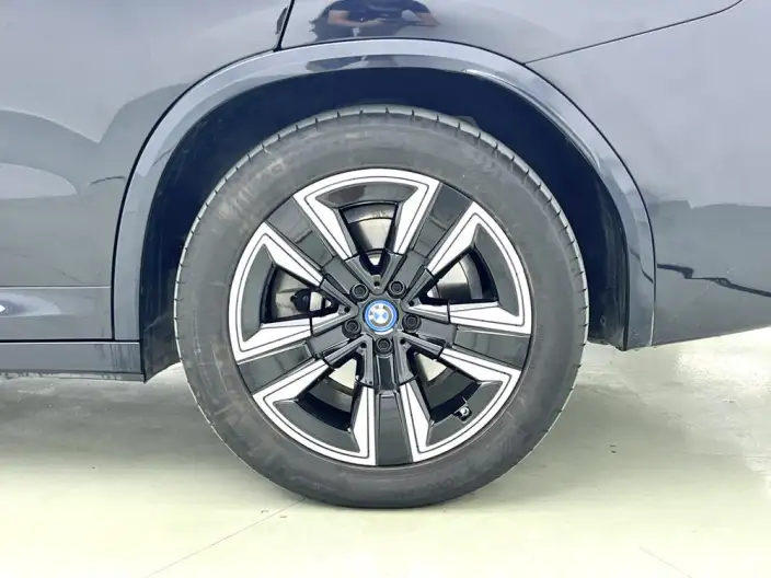 BMW iX3 2024 Model Leading Model – фото 9