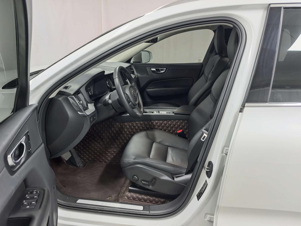 Volvo XC60 2021 T5 AWD Intelligent Refined Luxury – фото 17