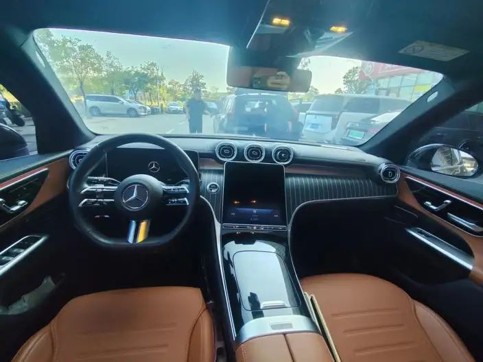 Mercedes-Benz GLC 2023 Model Facelift GLC 260 L 4MATIC Luxury Model 5 seat – фото 6