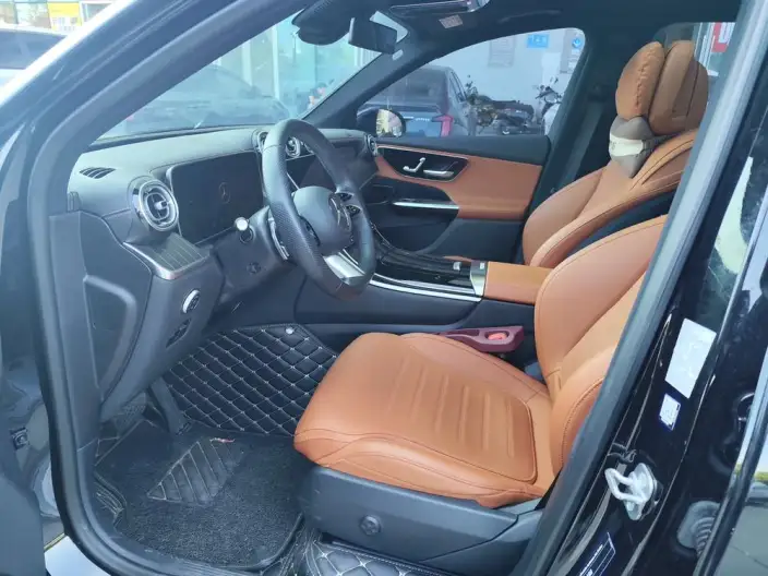 Mercedes-Benz GLC 2023 Model Facelift GLC 260 L 4MATIC Luxury Model 5 seat – фото 8