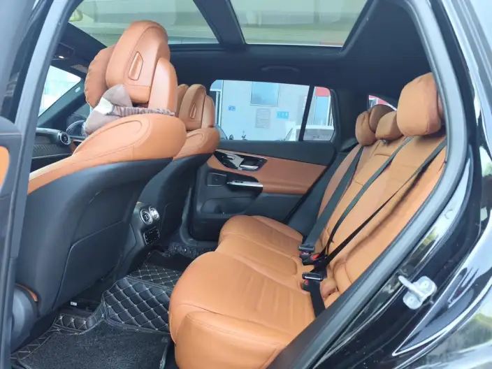 Mercedes-Benz GLC 2023 Model Facelift GLC 260 L 4MATIC Luxury Model 5 seat – фото 9
