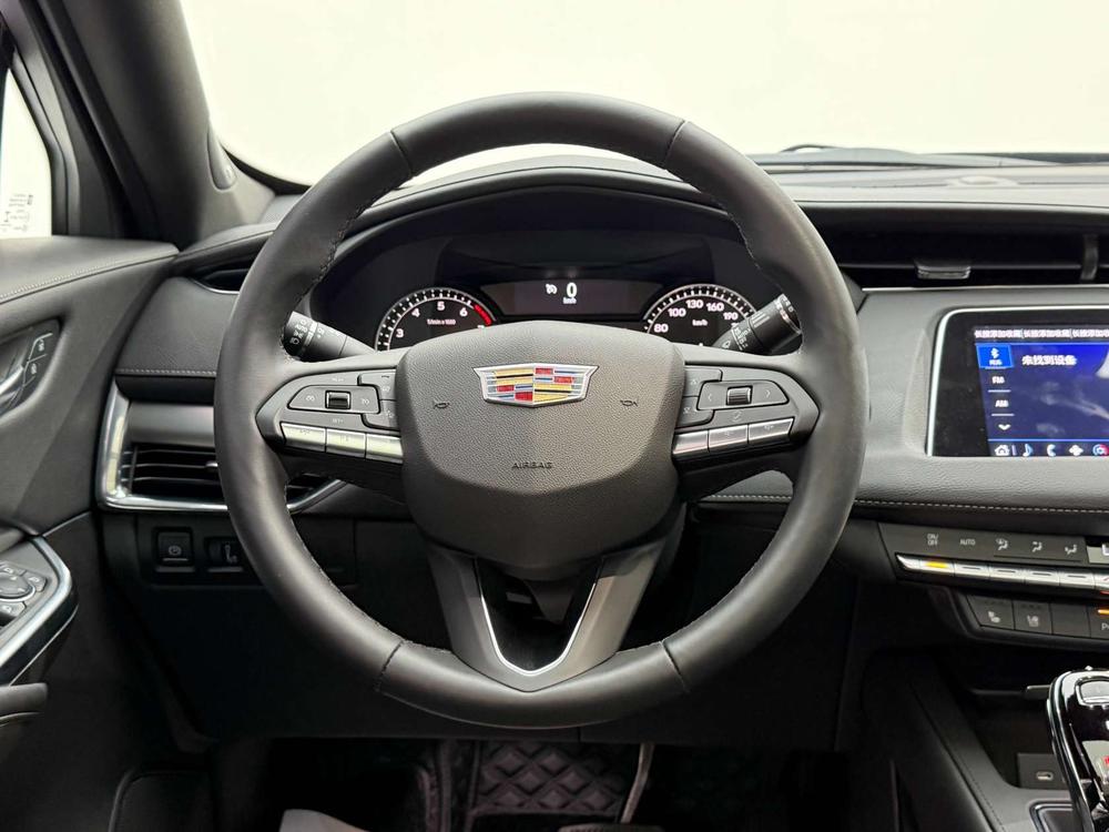 Cadillac XT4 2023 28T 2WD Premium – фото 19