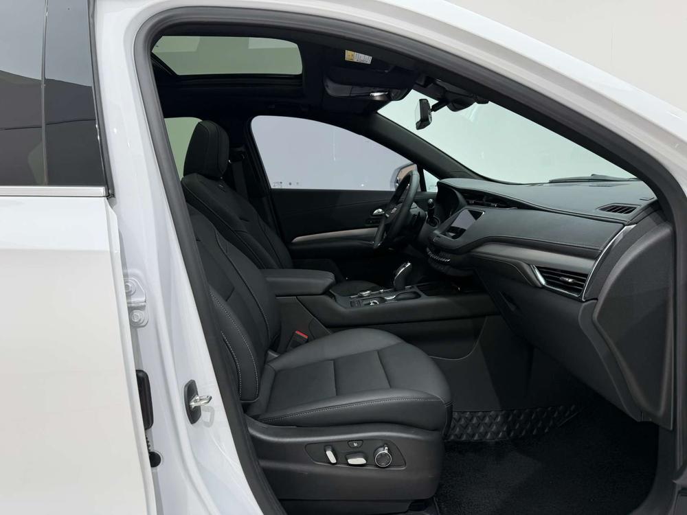 Cadillac XT4 2023 28T 2WD Premium – фото 28
