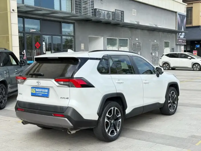 Toyota RAV4 2022 Model 2.0L CVT 2WD Premium Edition – фото 5