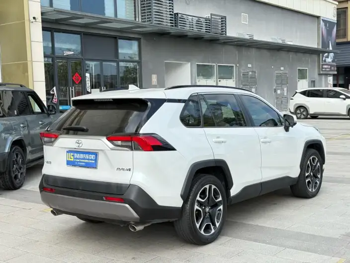 Toyota RAV4 2022 Model 2.0L CVT 2WD Premium Edition – фото 6