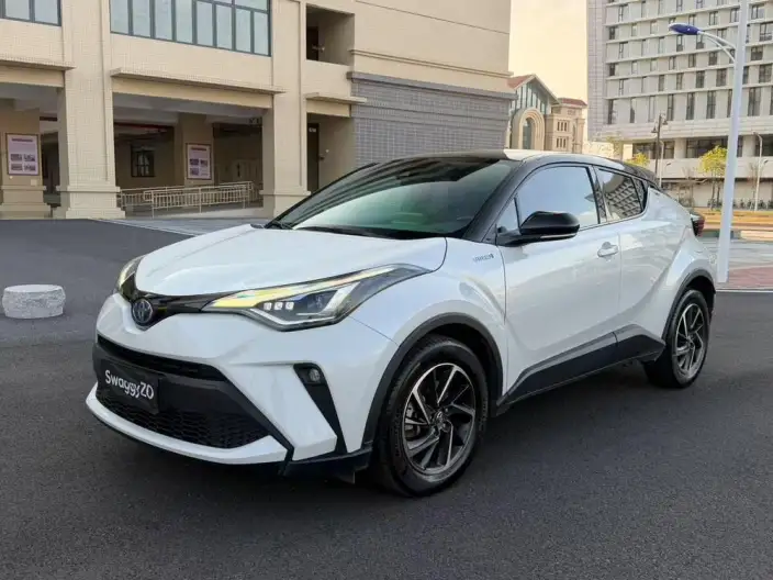 Toyota C-HR 2021 Model Hybrid 2.0L E-CVT Premium Edition