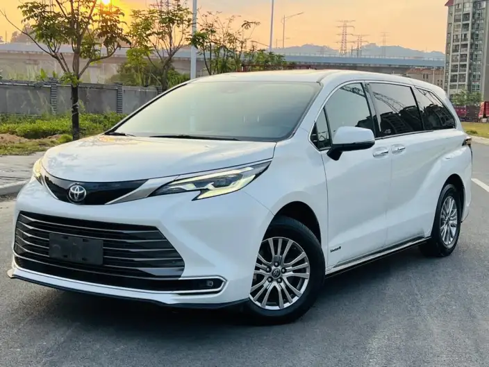 Toyota Sienna 2021 Model 2.5L Hybrid Premium Edition