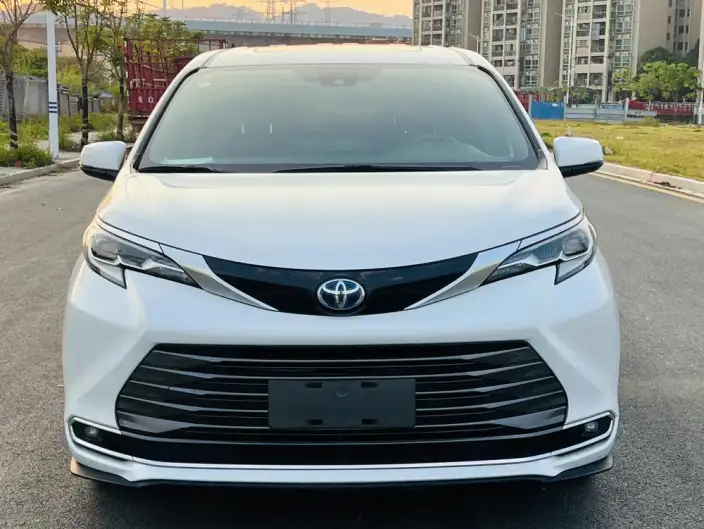 Toyota Sienna 2021 Model 2.5L Hybrid Premium Edition
