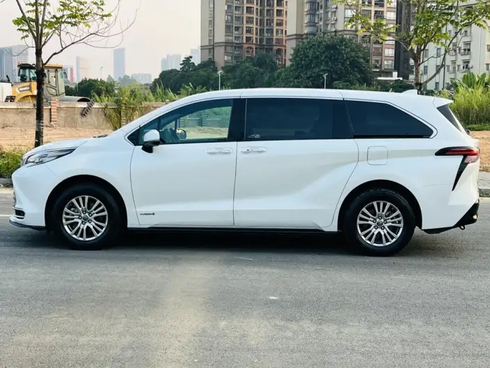 Toyota Sienna 2021 Model 2.5L Hybrid Premium Edition