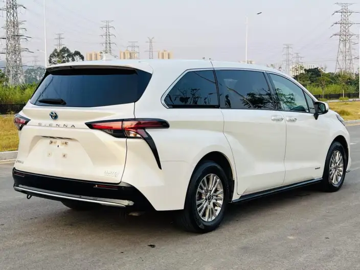 Toyota Sienna 2021 Model 2.5L Hybrid Premium Edition – фото 7