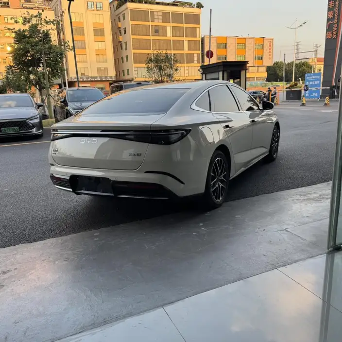 BYD Seal 07DM 2024 Model DM-i 125KM Luxury Model – фото 6