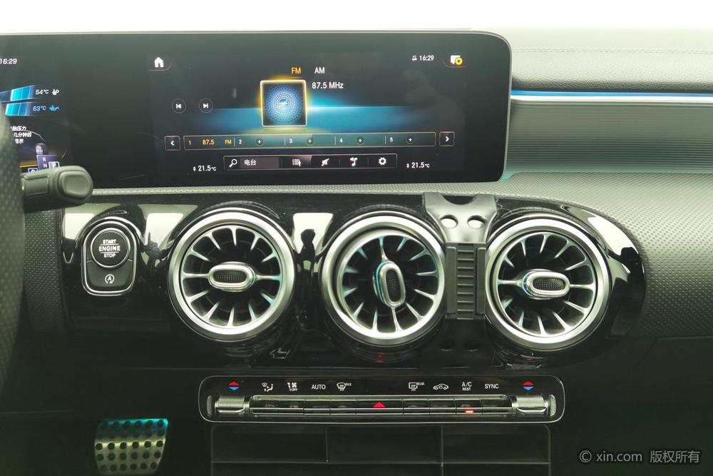 Mercedes-Benz A-Class AMG Модель 2019 года AMG A 35 L 4MATIC – фото 13
